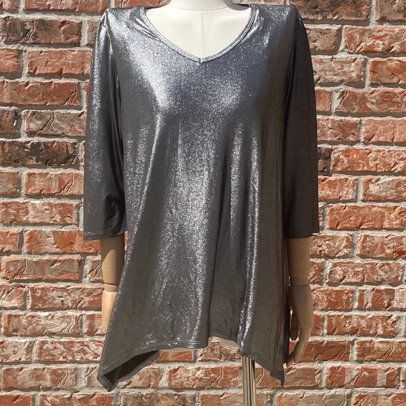 cha cha vente Tops - Cha Cha Vente silver metallic top / L / Excellent condition